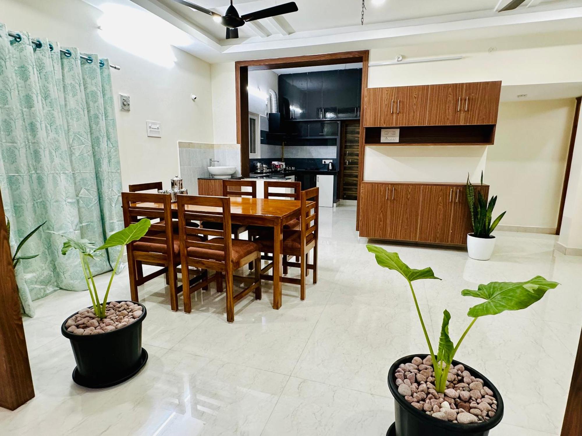 Truelife - 3Bhk Family Suites - Ps4 Pure Veg Restaurant On The Way To Balaji Temple - 2500 Sft Large Signature Apartment - Modular Kitchen - Super Fast Wifi, Smart Tv, 250 Jio Channels - Parking - Easy Access To All Temples - Top Service With Lots Of Tirupati Exterior photo